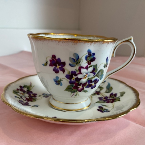 EUC Vtg Royal Albert Teacup and Saucer in the Pattern “Violets for Love” - Picture 2 of 8